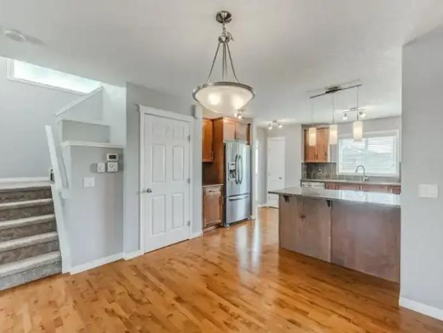 For Rent 4 Bedroom Apartment Airdrie AB DS104257196