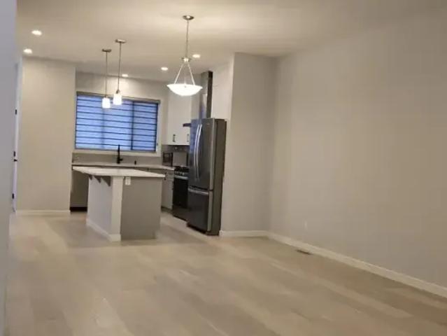 For Rent 4 Bedroom Apartment Airdrie AB DS105135446