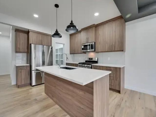 For Rent 4 Bedroom Apartment Edmonton AB DS105167315