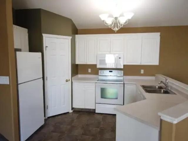 For Rent 4 Bedroom Apartment Grande Prairie AB DS105394668