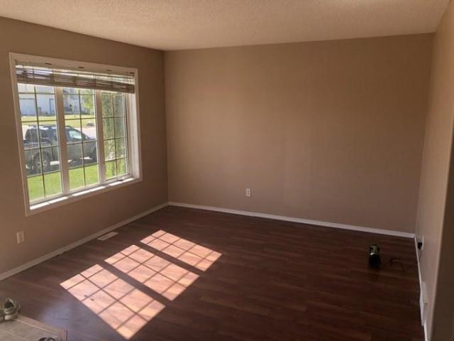 For Rent 4 Bedroom Apartment Grande Prairie AB DS105601216