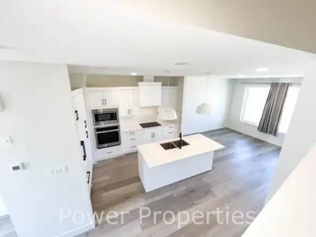 For Rent 4 Bedroom Apartment Lethbridge AB DS103091548