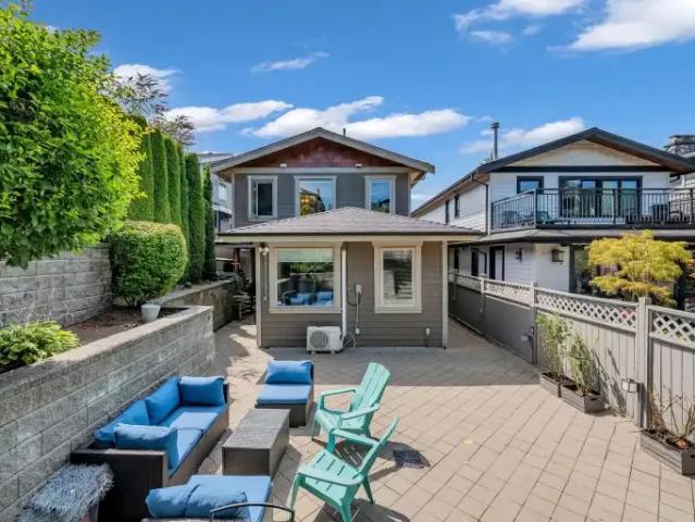 For Rent 4 Bedroom Apartment West Vancouver BC DS105716009