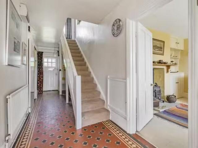 Cheap 4 bedroom detached house for rent in Higher Halstock Lei.