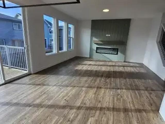 For Rent 4 Bedroom House Cochrane AB DS105185761