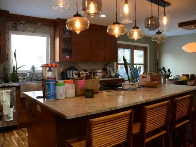 For Rent 4 Bedroom House Calgary AB DS103611910