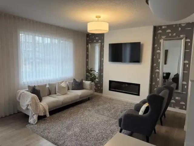 For Rent 4 Bedroom House Chestermere AB DS104972802