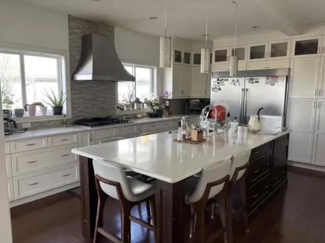 For Rent 4 Bedroom House Chestermere AB DS104362801