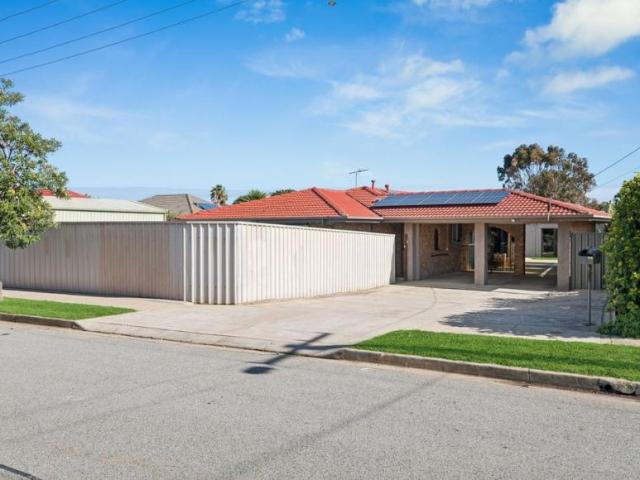 For Rent 4 Bedroom House Christies Beach, DS104961889