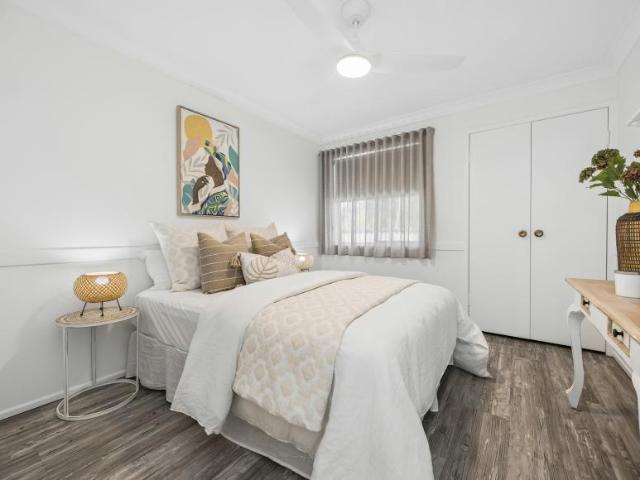 For Rent 4 Bedroom House Ashmore QLD DS106099487