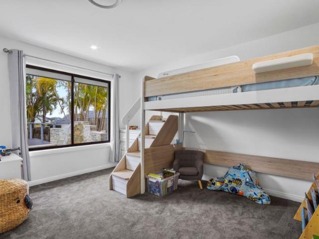 For Rent 4 Bedroom House ASHMORE QLD DS106099489