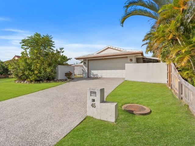 For Rent 4 Bedroom House Banksia Beach QLD DS103326526