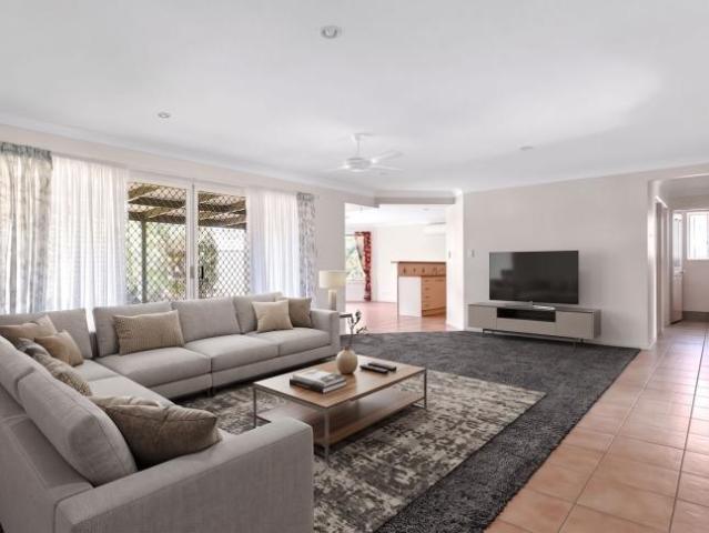 For Rent 4 Bedroom House Bellmere QLD DS105605823