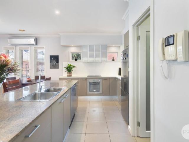 For Rent 4 Bedroom House BROWN HILL VIC DS105944173