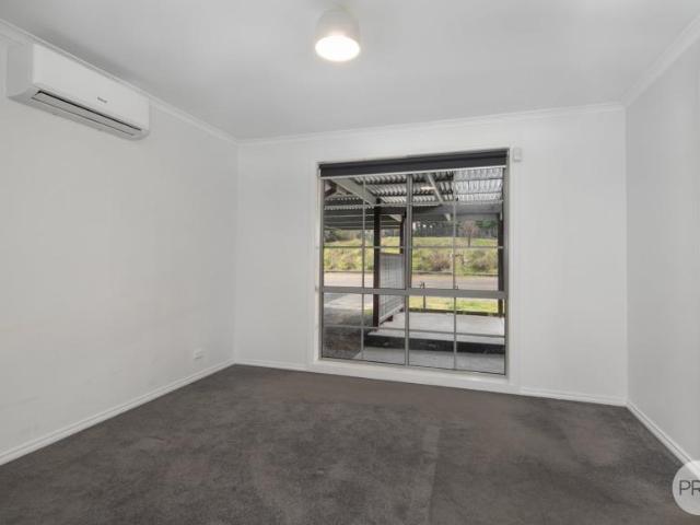 For Rent 4 Bedroom House BROWN HILL VIC DS105971958