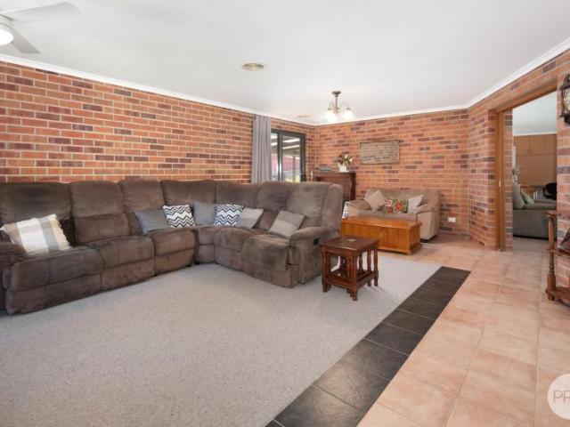 For Rent 4 Bedroom House BROWN HILL VIC DS106008829