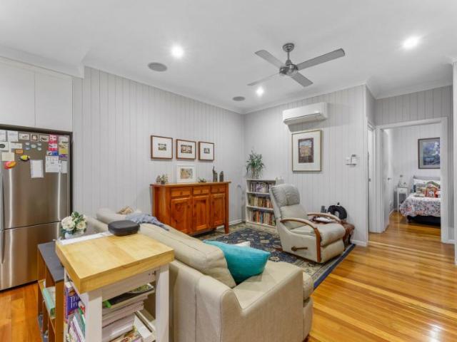For Rent 4 Bedroom House East Brisbane QLD DS102208354