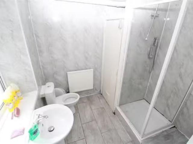Cheap 4 bedroom house for rent in Broadway, Treforest, Pontypr.
