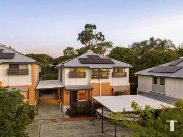 For Rent 4 Bedroom House Fairfield QLD DS104684270