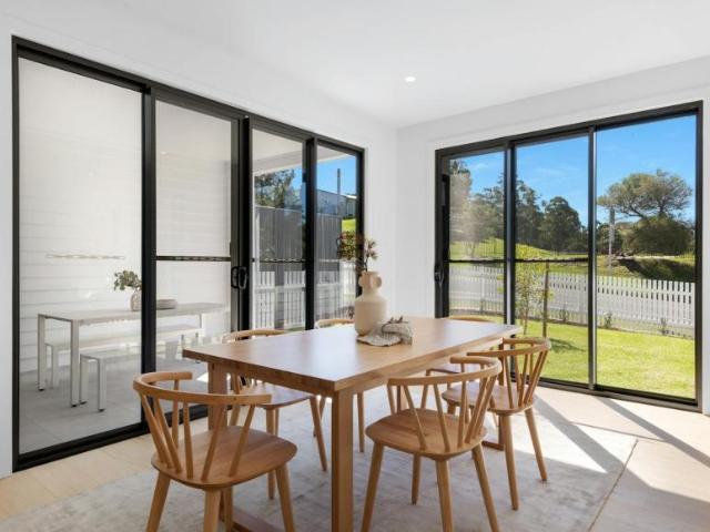 For Rent 4 Bedroom House Figtree NSW DS105933193