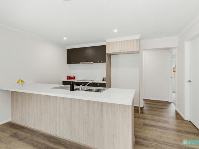 For Rent 4 Bedroom House Kangaroo Flat VIC DS102524825