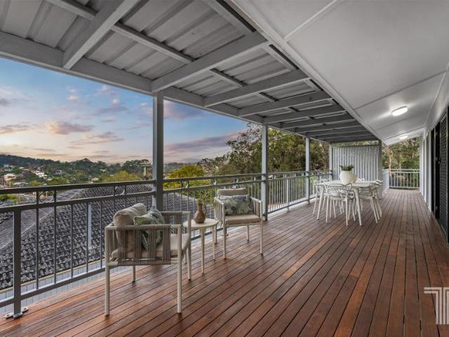 For Rent 4 Bedroom House Holland Park QLD DS105951325