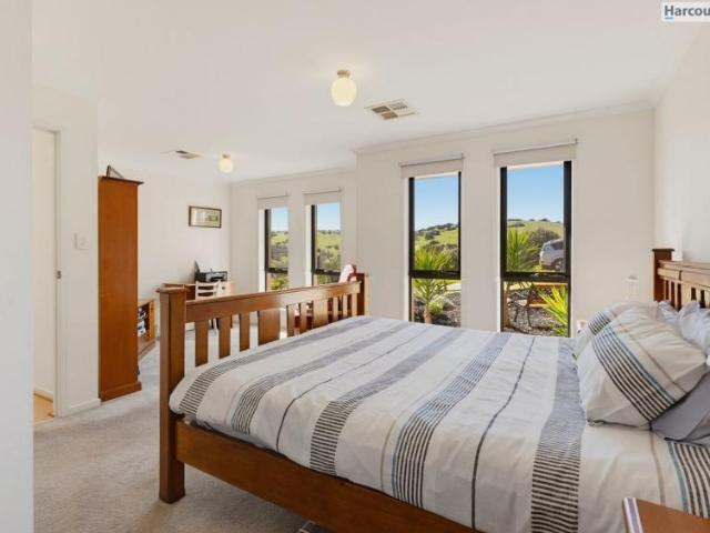For Rent 4 Bedroom House Hallett Cove SA DS106009375