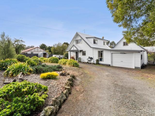 For Rent 4 Bedroom House Hepburn VIC DS101583226