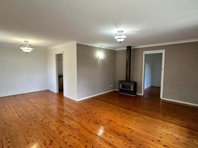 For Rent 4 Bedroom House Ingleburn, NSW DS106137656