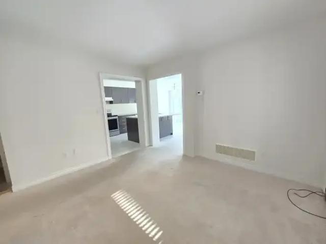For Rent 4 Bedroom House Oshawa ON DS104142686