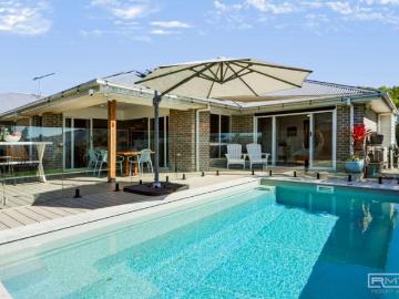 For Rent 4 Bedroom House Lammermoor QLD DS103490427