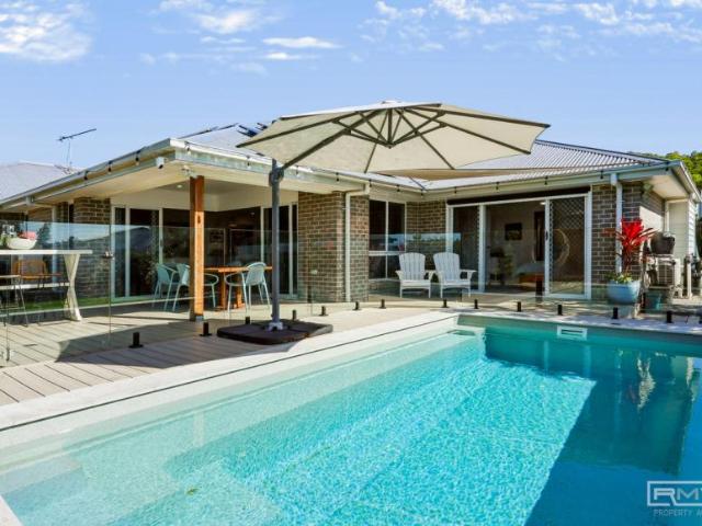For Rent 4 Bedroom House Lammermoor QLD DS103490427