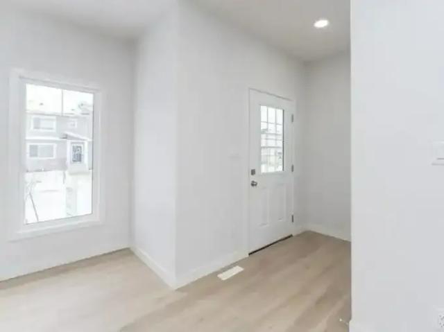 For Rent 4 Bedroom House Leduc AB DS105565498