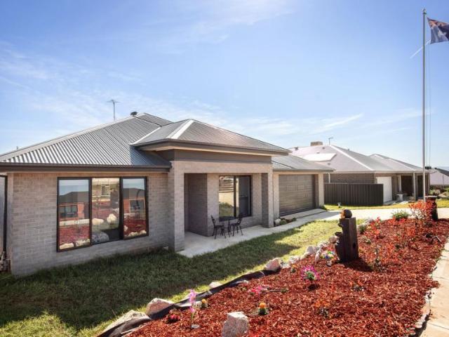 For Rent 4 Bedroom House LENEVA VIC DS105656109