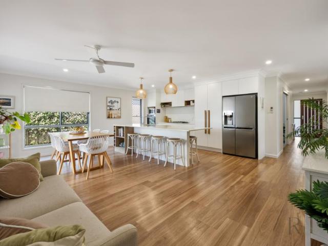 For Rent 4 Bedroom House Mountain Creek QLD DS105006397