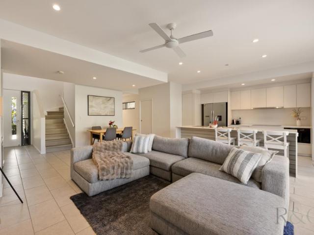 For Rent 4 Bedroom House Mountain Creek QLD DS105824635