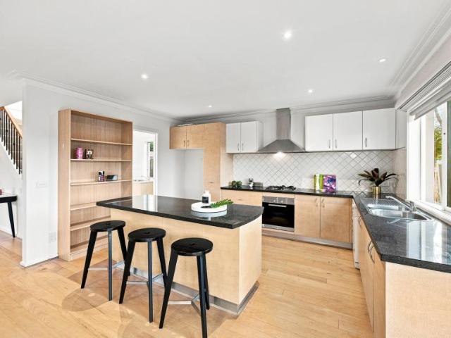 For Rent 4 Bedroom House Mont Albert VIC DS105825882