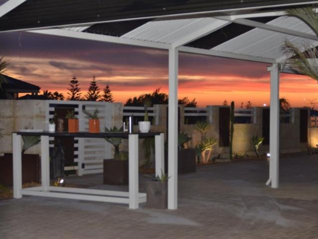 For Rent 4 Bedroom House MINDARIE WA DS104955696