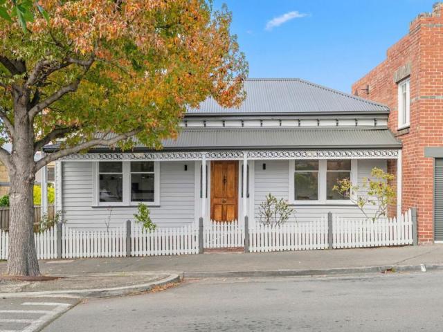 For Rent 4 Bedroom House North Hobart, DS102631558