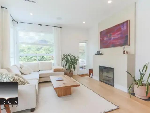 For Rent 4 Bedroom House North Vancouver BC DS104598249