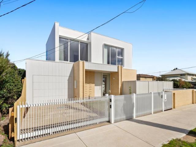 For Rent 4 Bedroom House Niddrie VIC DS105825887