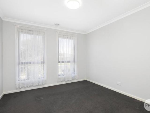 For Rent 4 Bedroom House SMYTHES CREEK VIC DS106008995