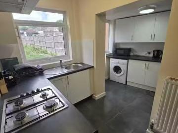 Charming 4 bedroom house share for rent in Whitecroft Road, Sh.