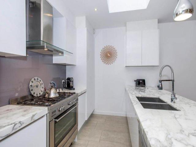 For Rent 4 Bedroom House Strathmore VIC DS103067782