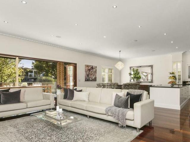 For Rent 4 Bedroom House Strathmore VIC DS103122363