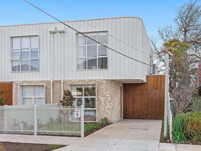 For Rent 4 Bedroom House Strathmore VIC DS105819750