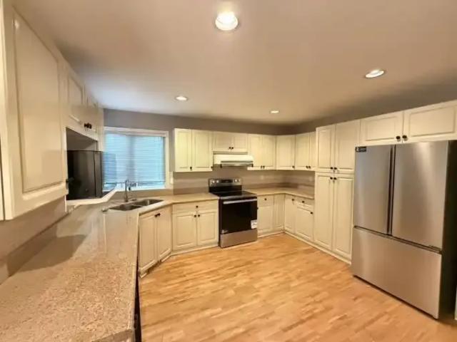 For Rent 4 Bedroom House Surrey BC DS104877018