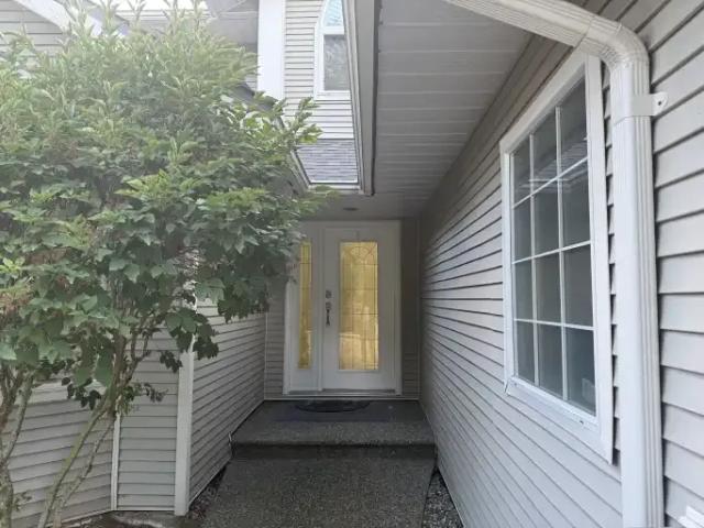 For Rent 4 Bedroom House Surrey BC DS105167214