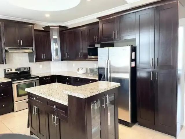 For Rent 4 Bedroom House Surrey BC DS102578897