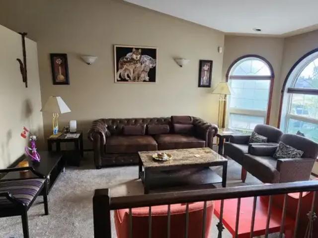 For Rent 4 Bedroom House Sylvan Lake AB DS105394759
